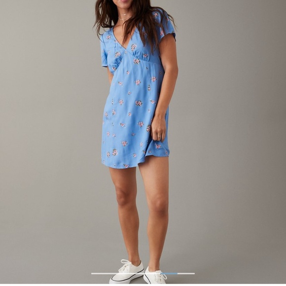 American Eagle Outfitters Dresses & Skirts - American Eagle Floral Short-Sleeve Mini Dress